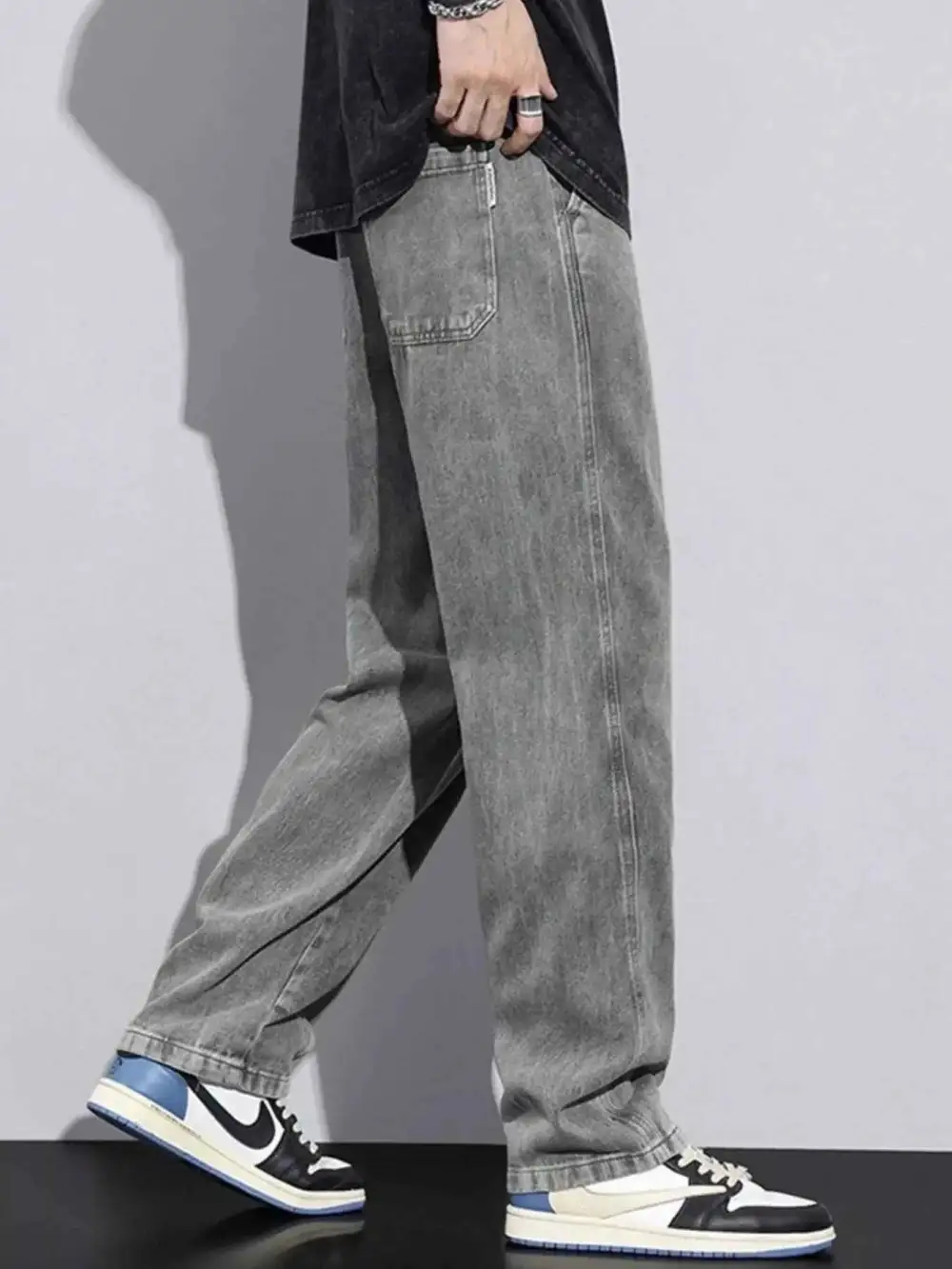 Relaxed Fit Drawstring Jeans