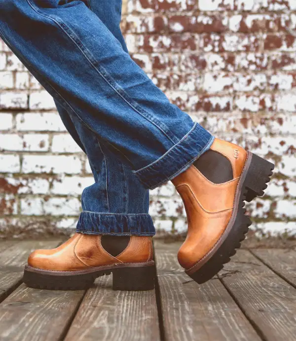 Platform Lightweight Streamlined Chelsea Boots