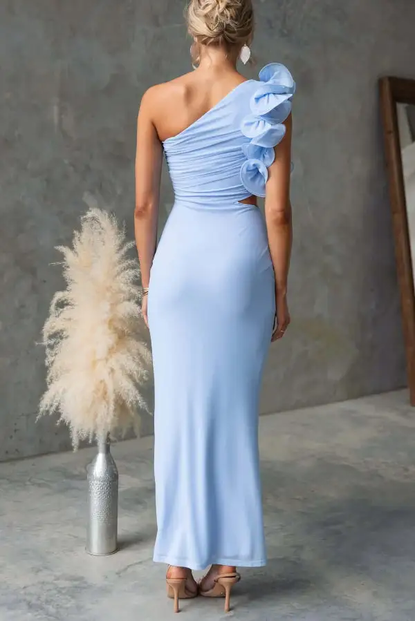 Sophisticated Sleeveless And Flowing Maxi Skirt