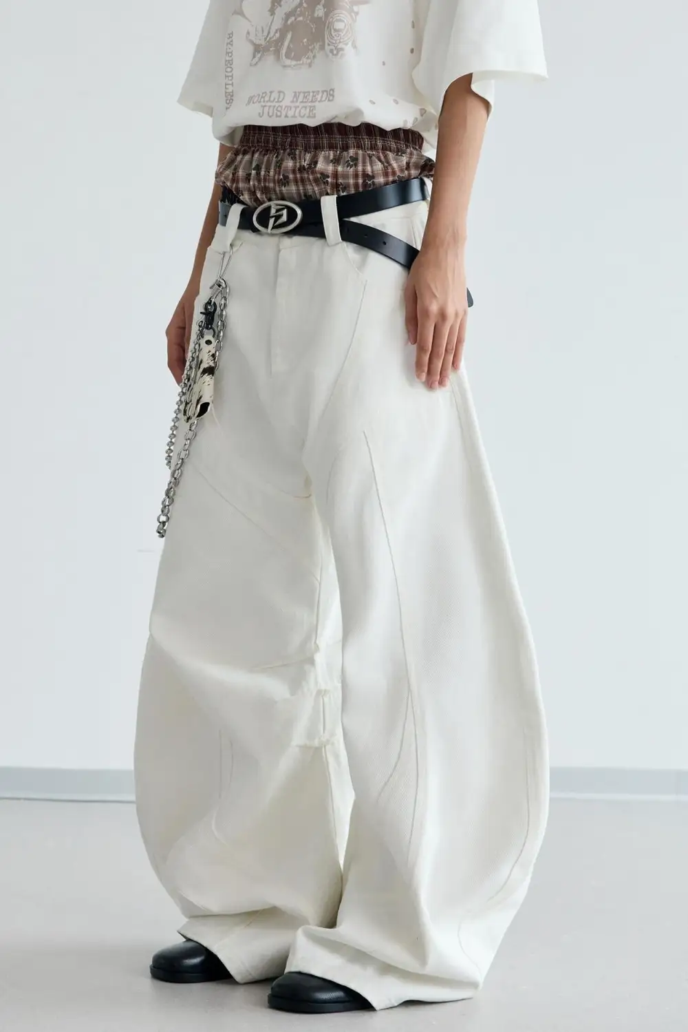 Wide-Leg Raw-Hem Distressed Jeans