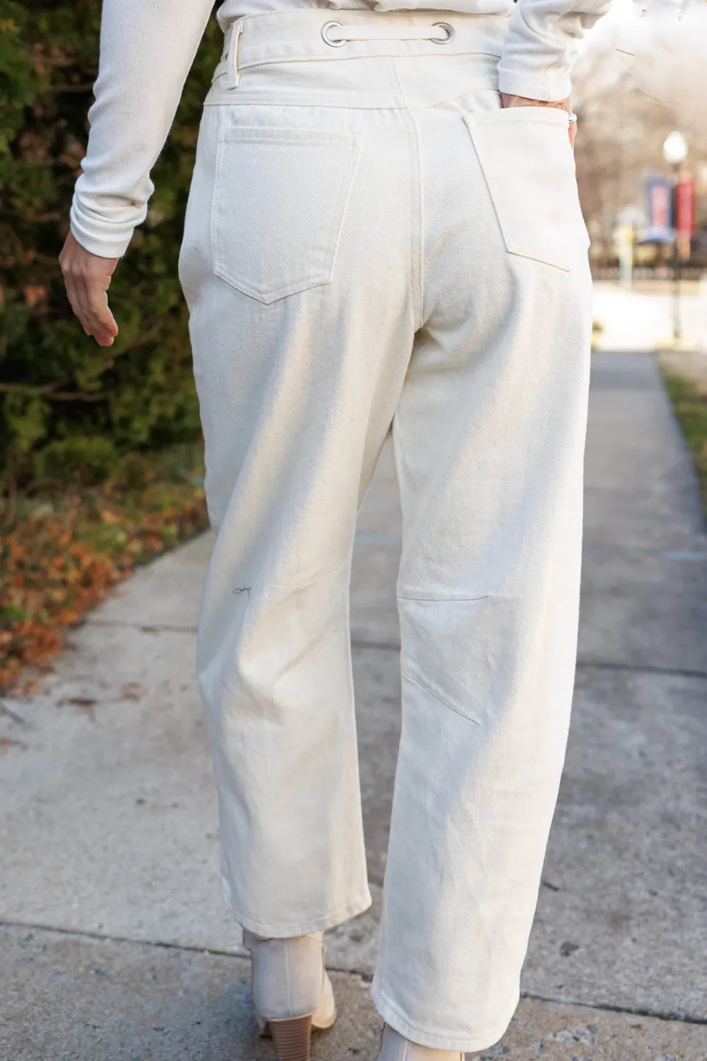 Barrel Eyelet High-Waist Cropped Jeans