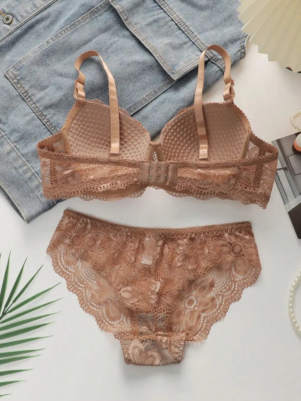 Contrast Lace Underwire Bra And Brief Set