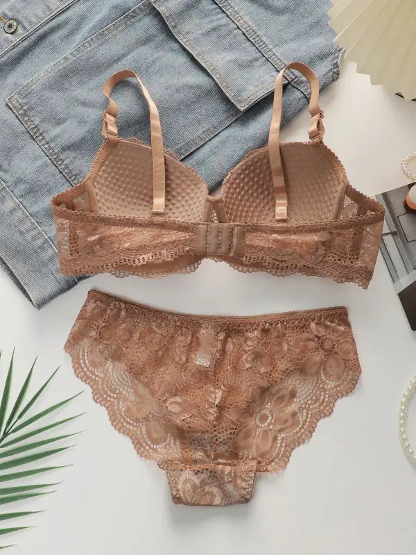 Contrast Lace Underwire Bra And Brief Set