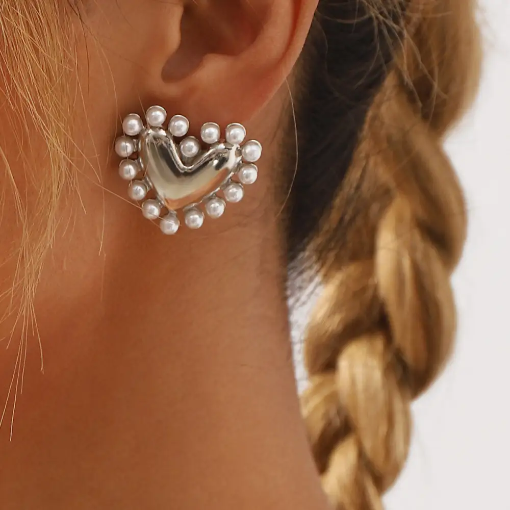 Retro Minimalist Heart Pearl Alloy Earrings