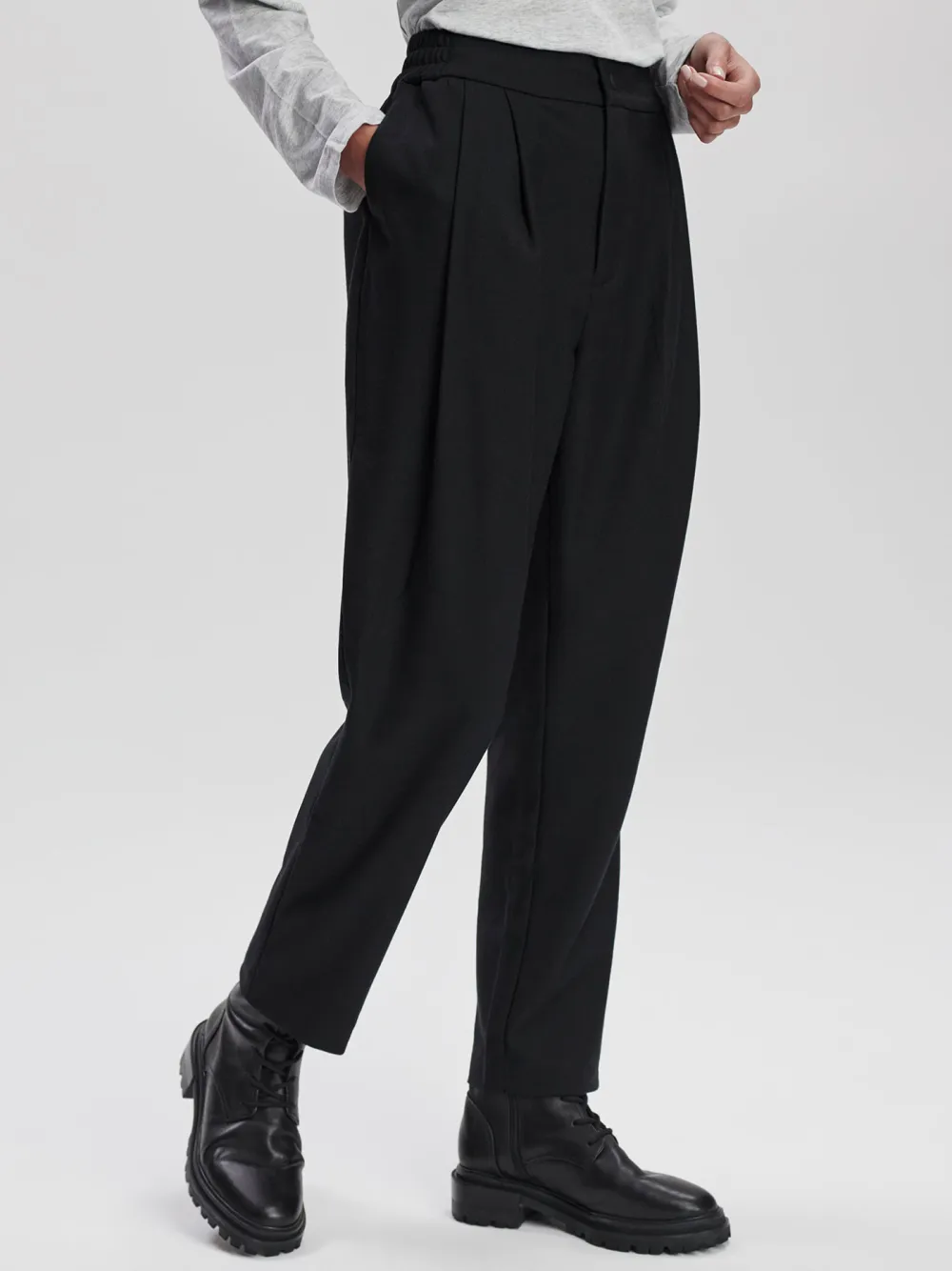Reg Tapered-Leg Pant 27