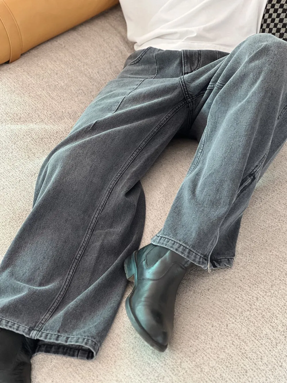 Barrel-Fit Distressed Baggy Jeans