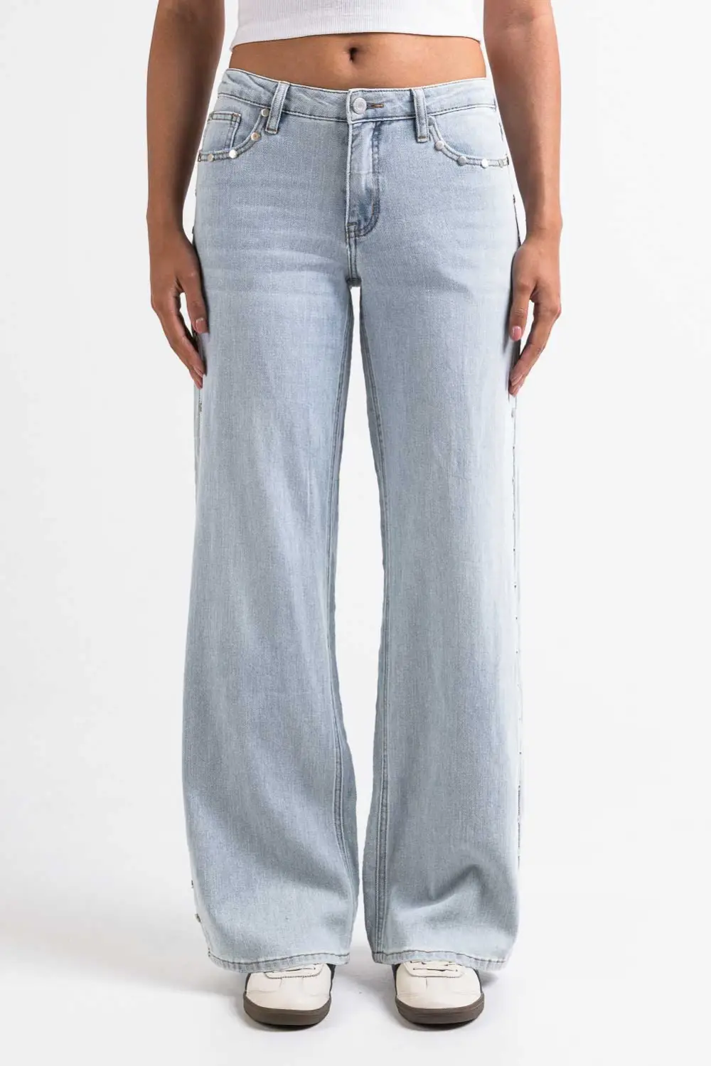 Chic Mid Rise Wide Leg Jeans