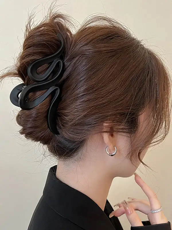 Matte Geometric Claw Clip