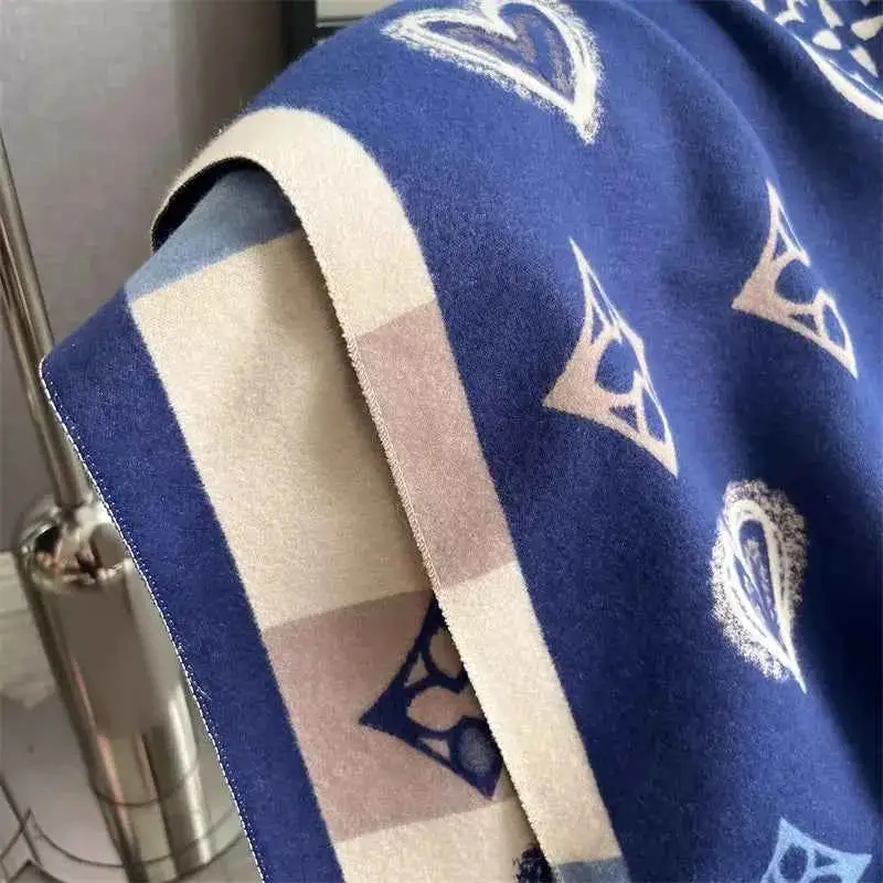 Minimal Cozy Scarf
