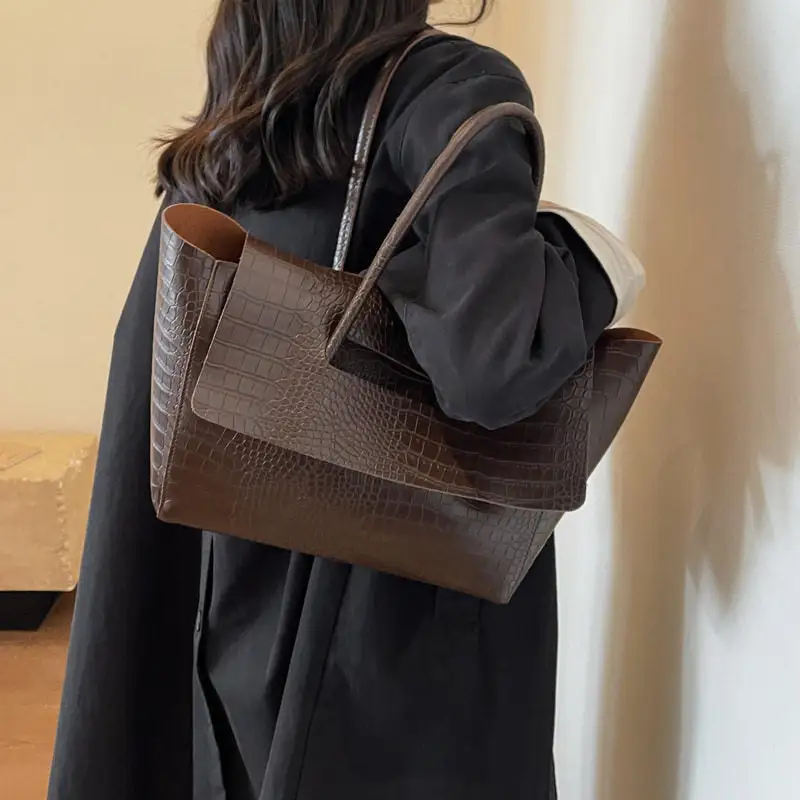 Minimal Roomy Everyday Tote Bag
