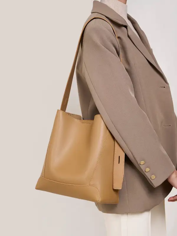 Minimalist Casual Tote Cow Leather Soft