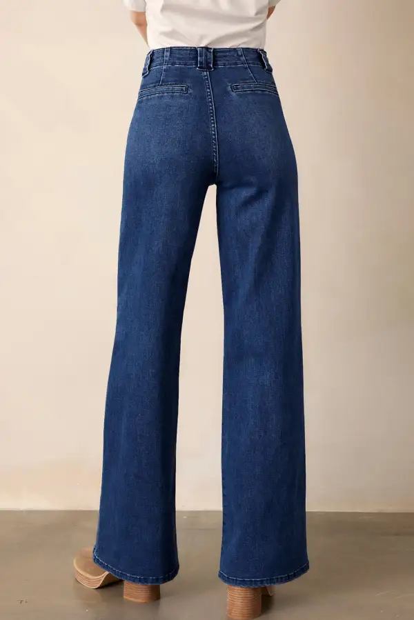 Refined Mid-Rise Pocketed Stretch Straight Leg Jeans