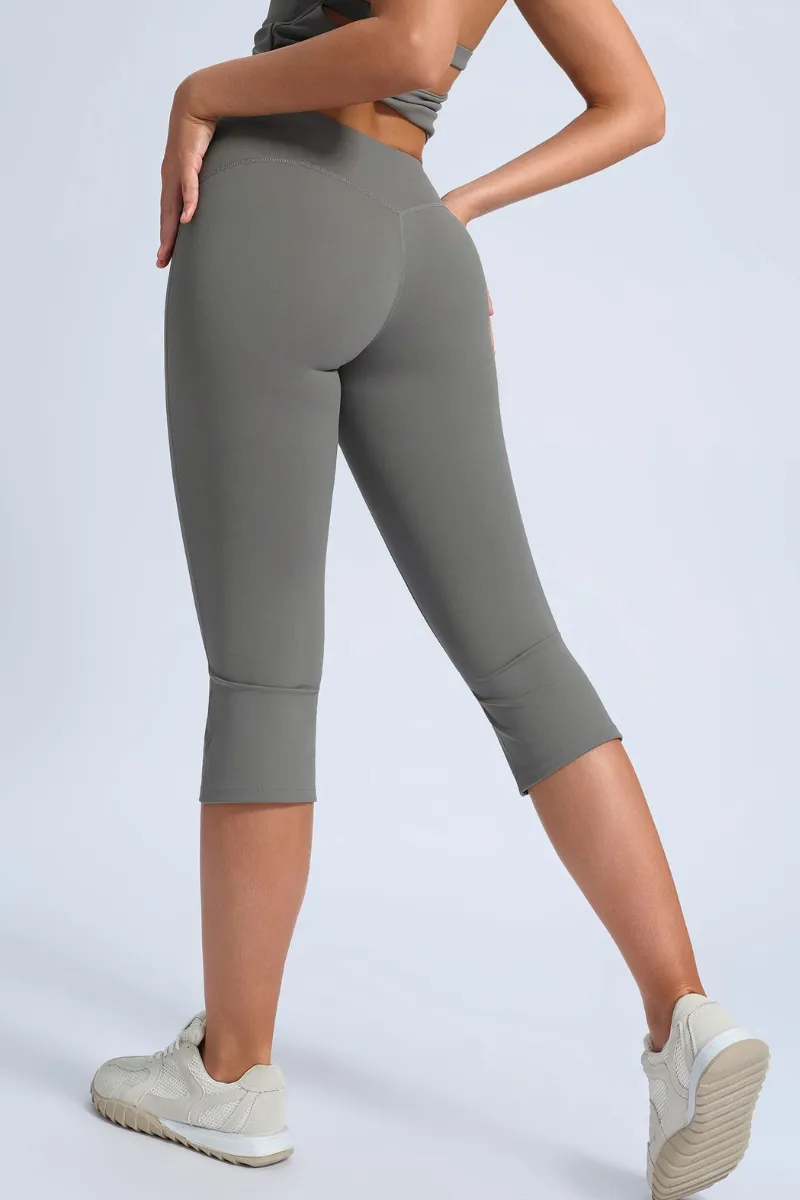 Sculpting Slim-Fit Capri Leggings