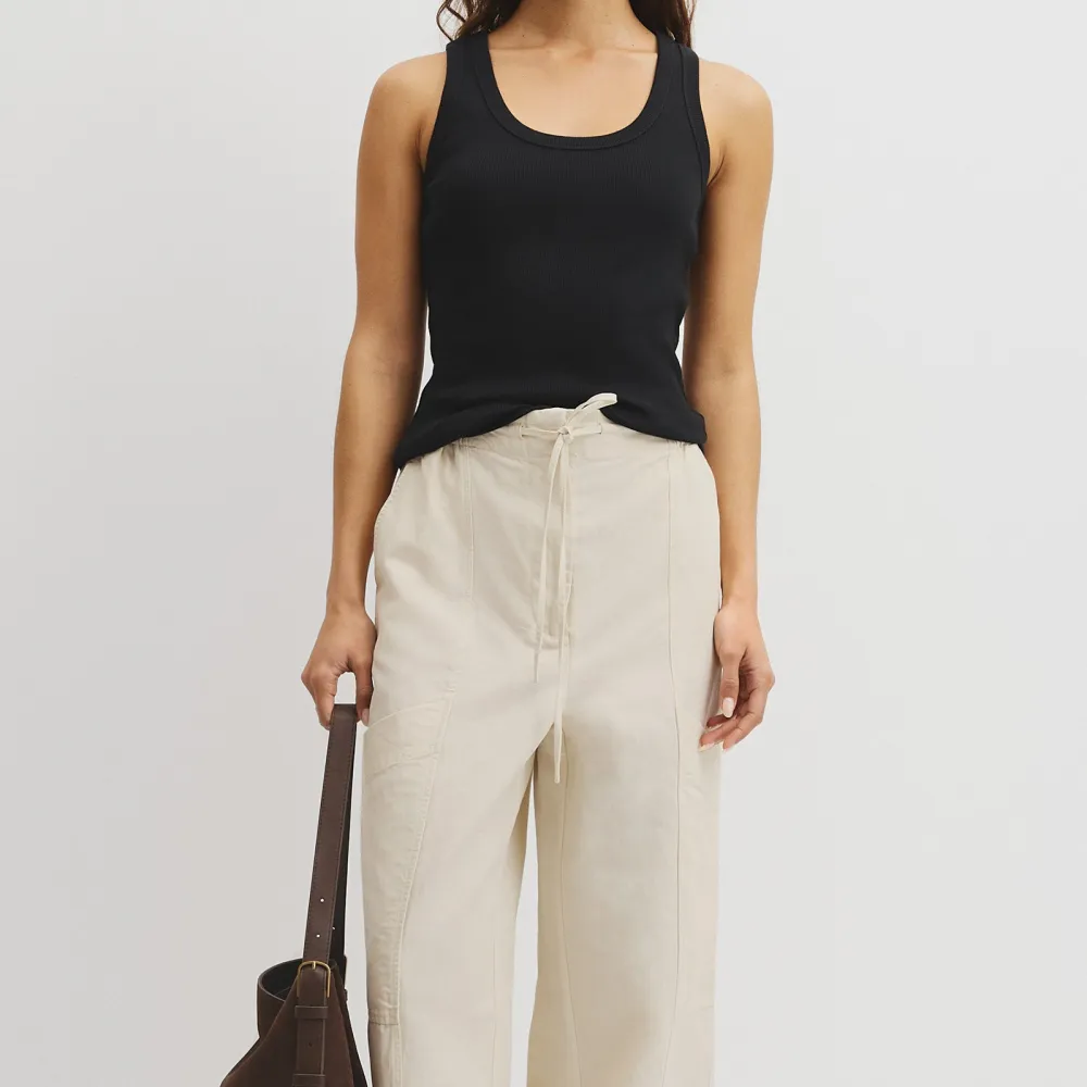 Women's Modern Scoop Neck Ribbed Tank Top