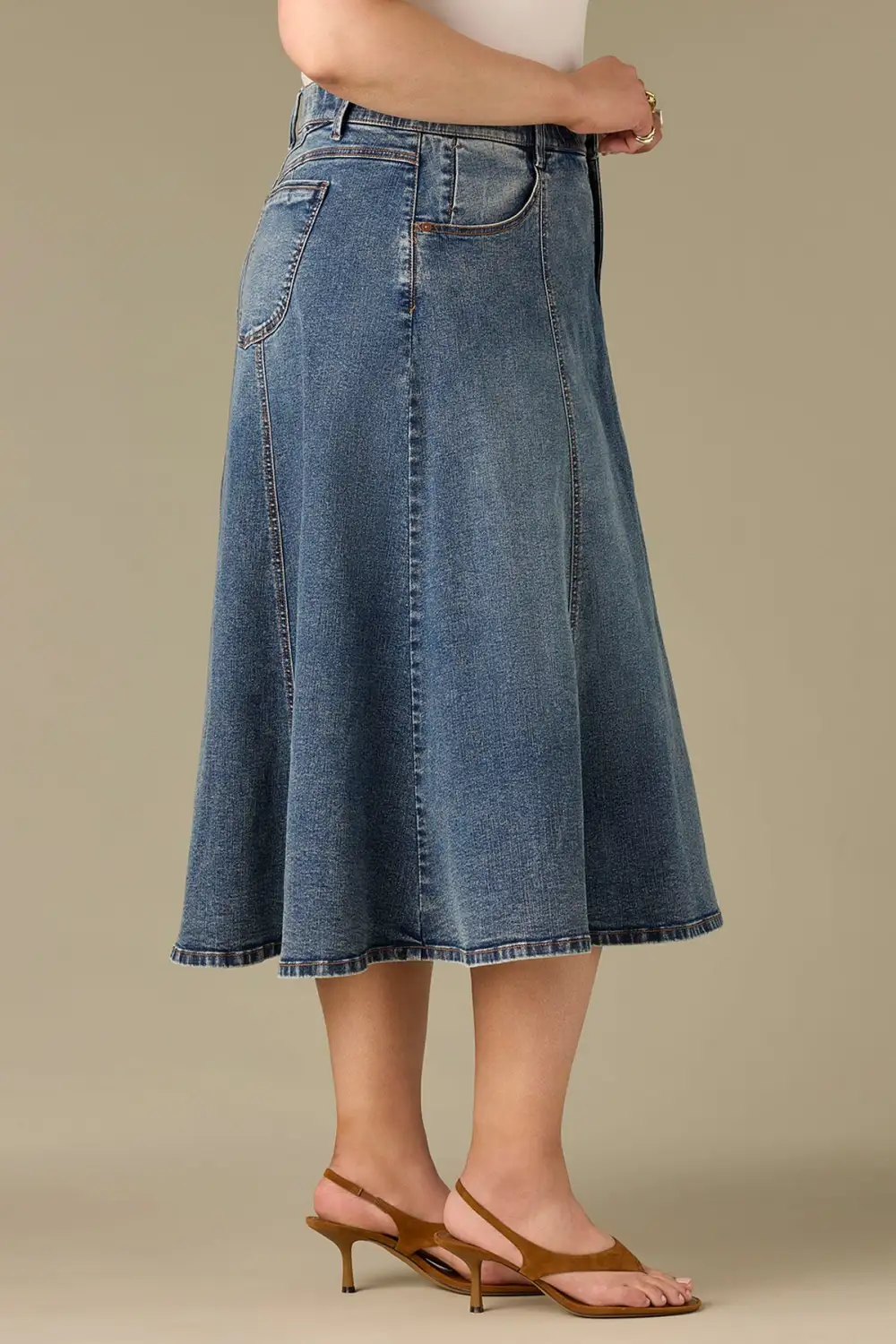 Double V-yoke A-line Midi Plus Size Skirt Front