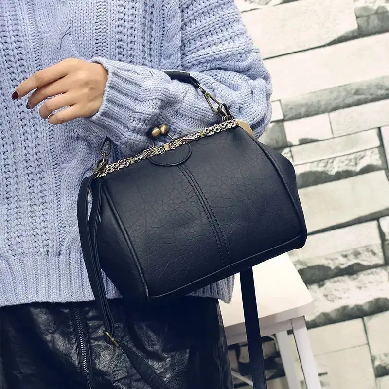 Sophisticated Detail: Luxury Clip-Closure Shoulder Bag