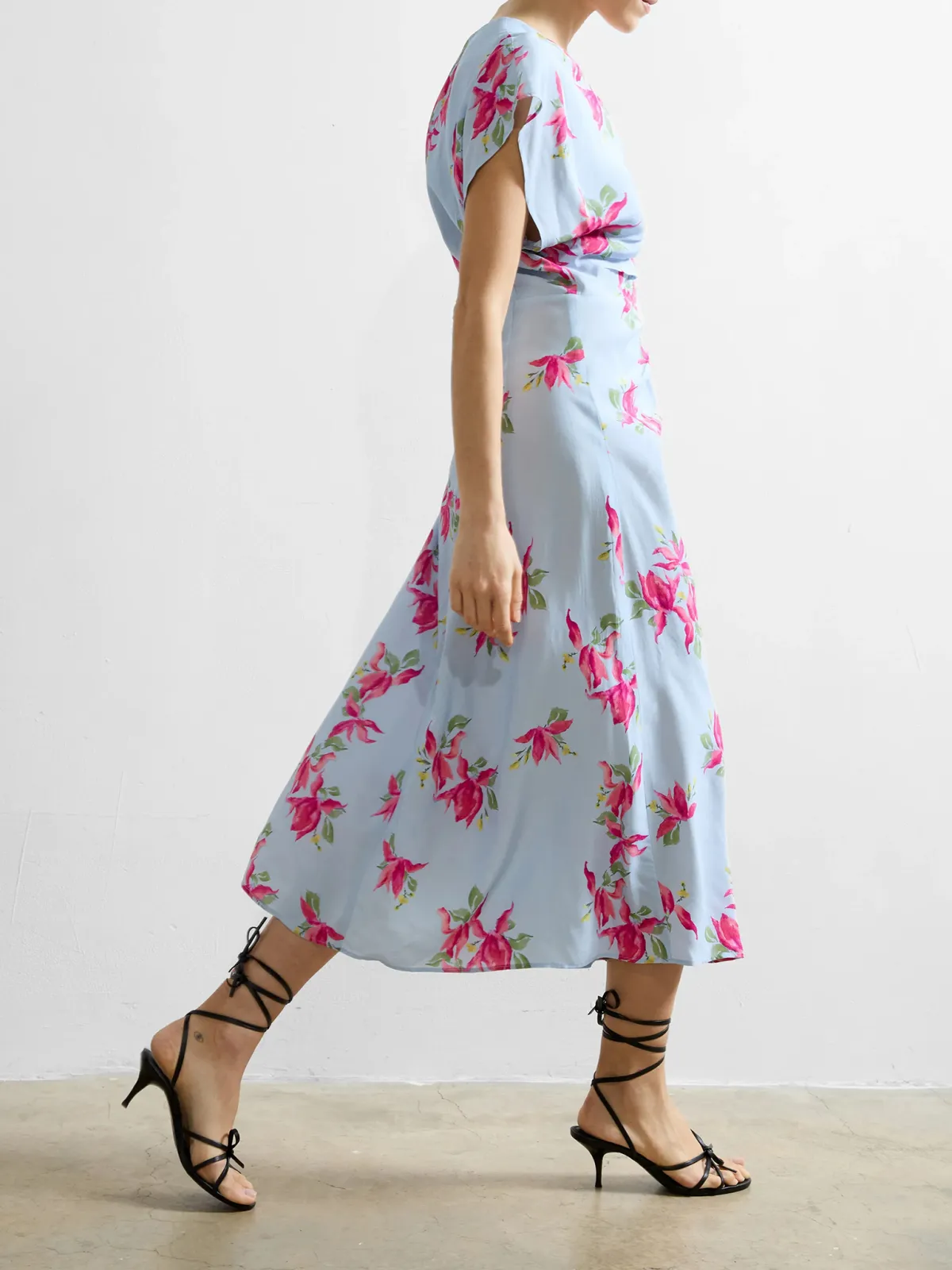 Easy And Stylish Playful Floral Print Dress