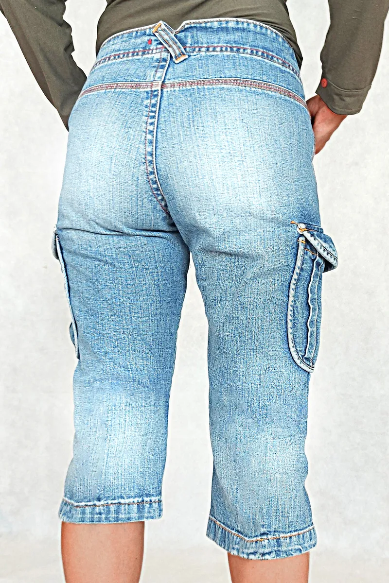 Flap Pocket Low Rise Capri Jeans