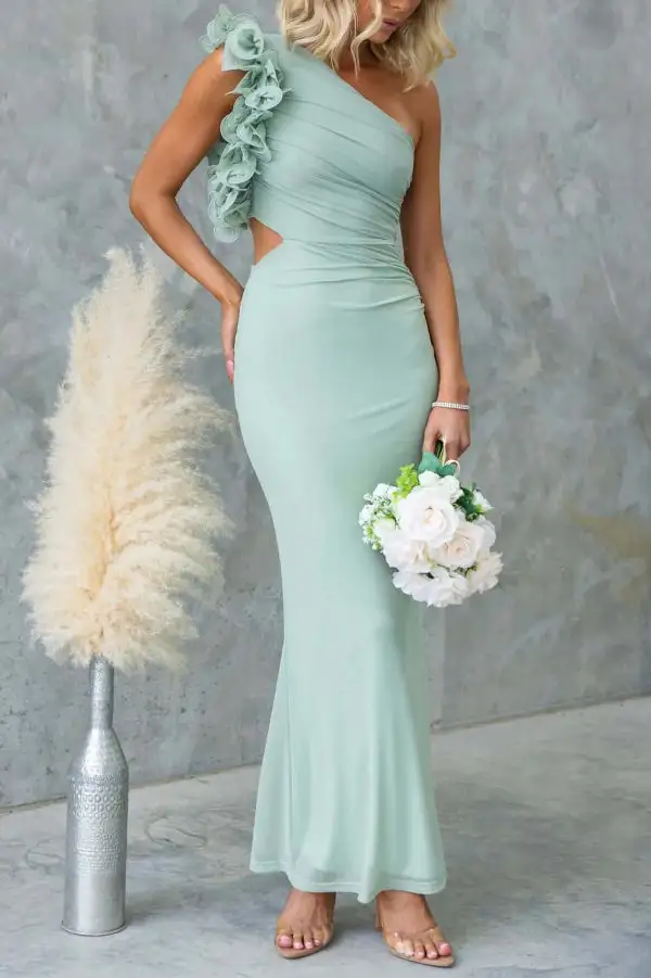 Sophisticated Sleeveless And Flowing Maxi Skirt
