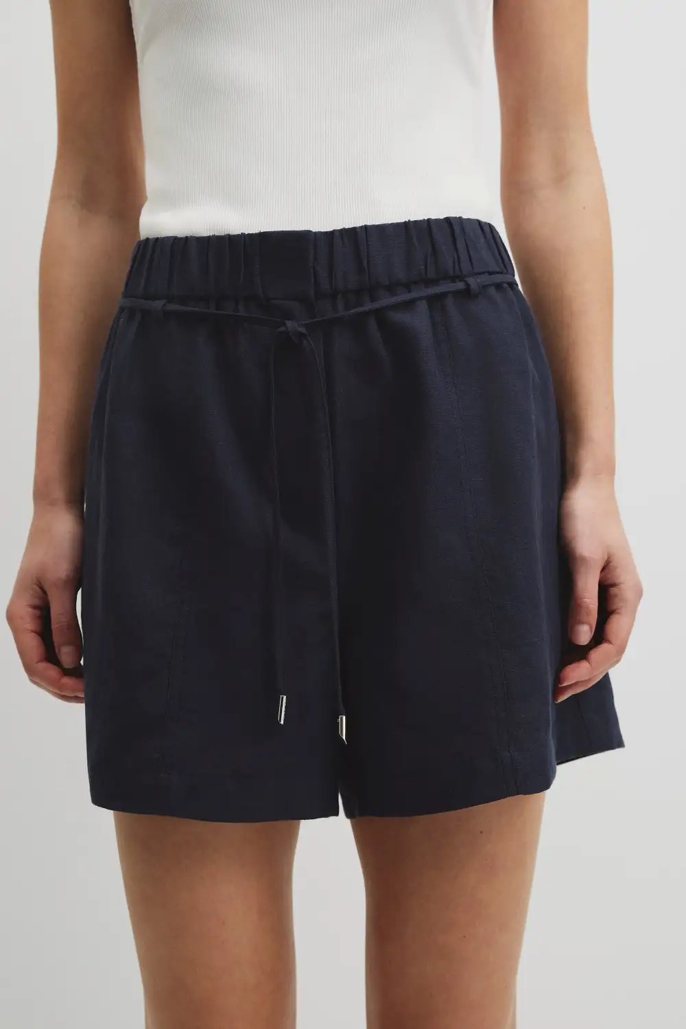 Women's Detailed Linen Shorts