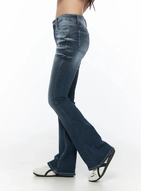Slim-Fit Hip Pad Low-Rise Flare Jeans