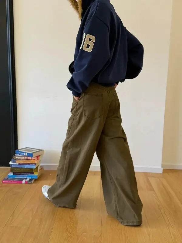 Seam Details Curved Leg Jeans