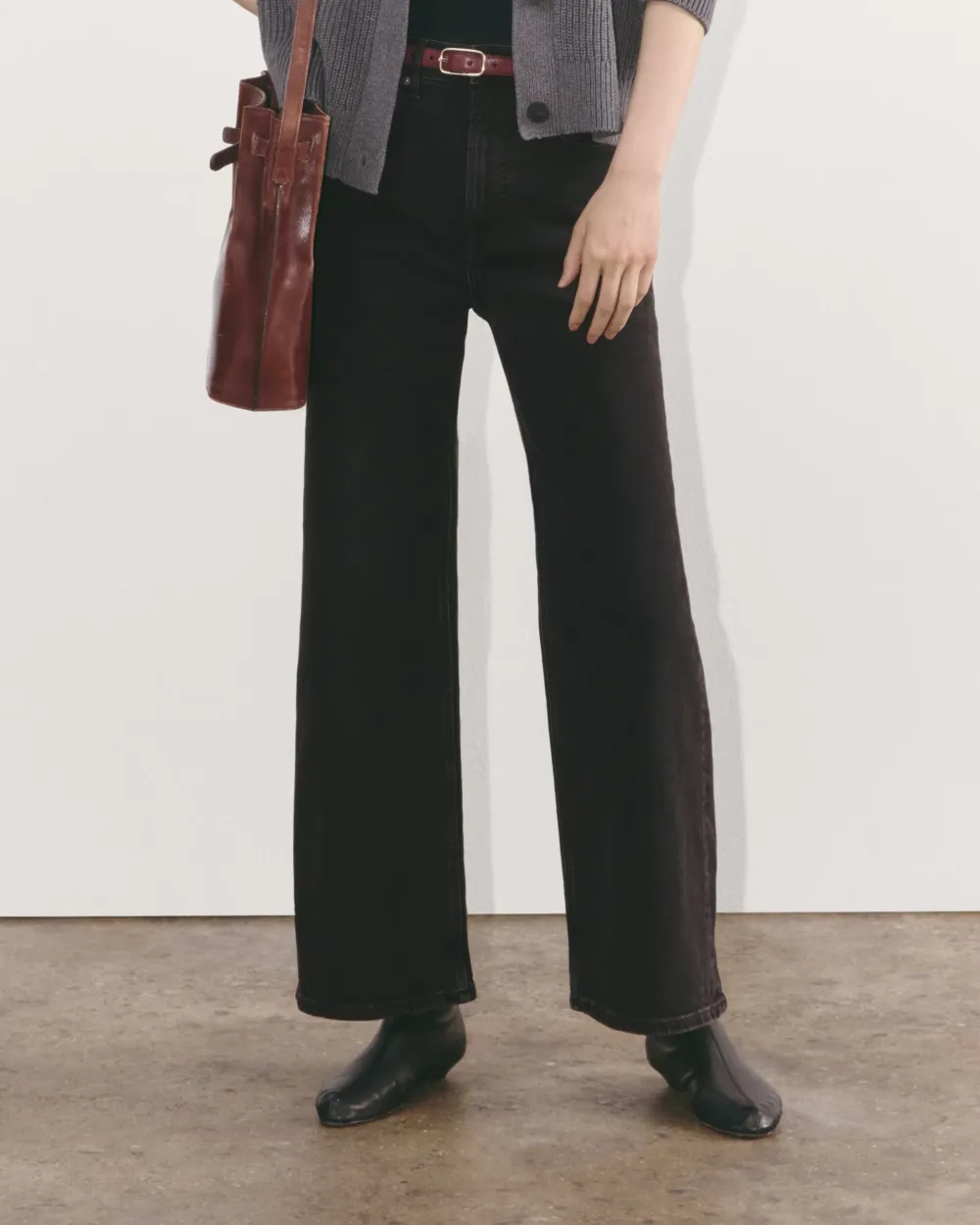 STRAIGHT LEG JEANS