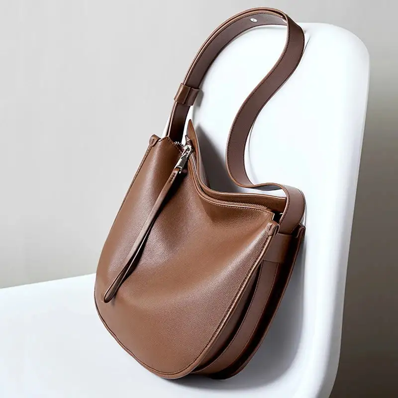 Premium Texture: High-Quality Genuine Leather Zippered Tote