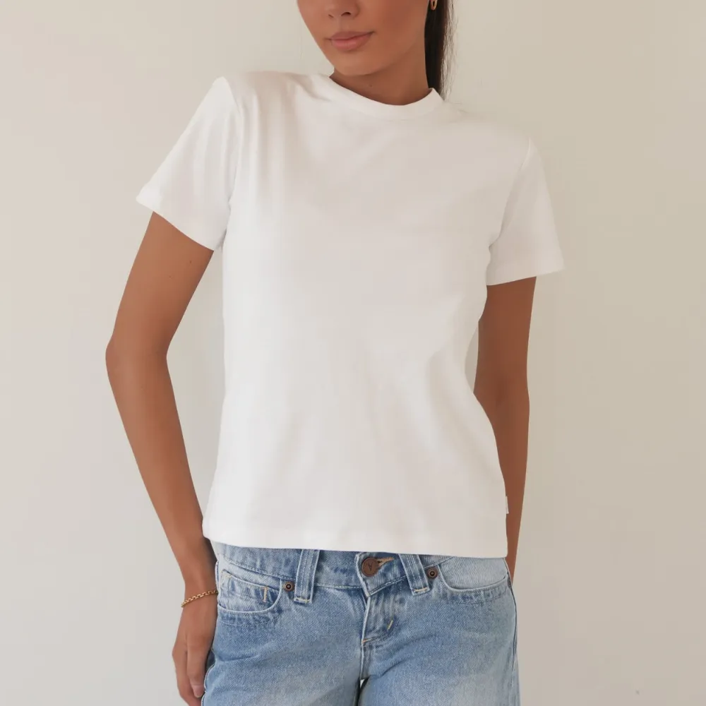 Fitted Statement Silhouette Casual Tee