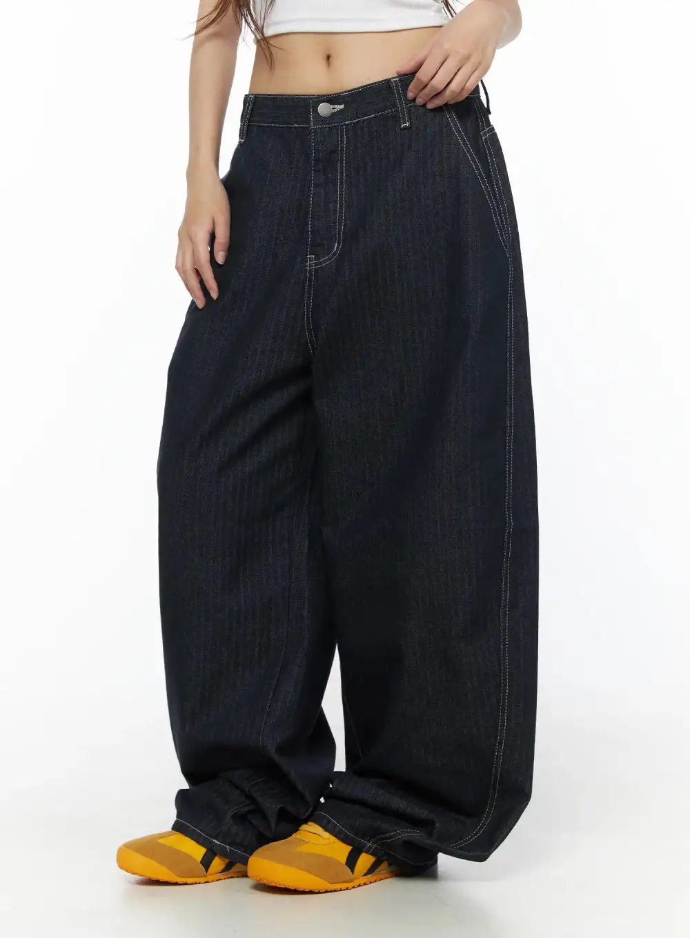 Contrast-Stitch Low-Rise Baggy Jeans