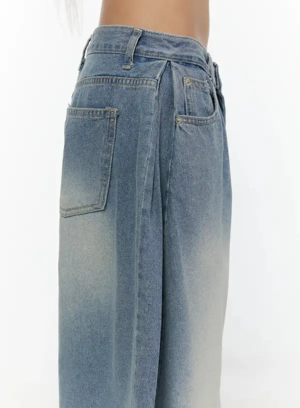 Low-Waisted Pintuck Baggy Jeans