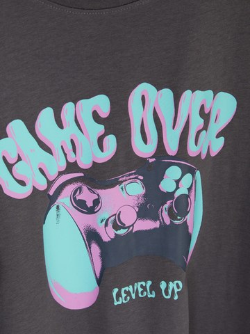 Short Sleeved Graphic T-Shirt detail 2