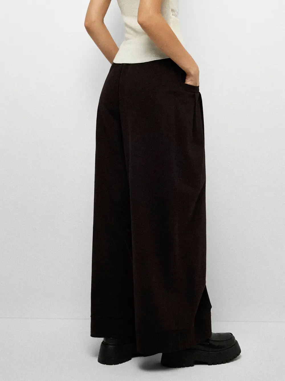 Wide-Leg Relaxed Pants
