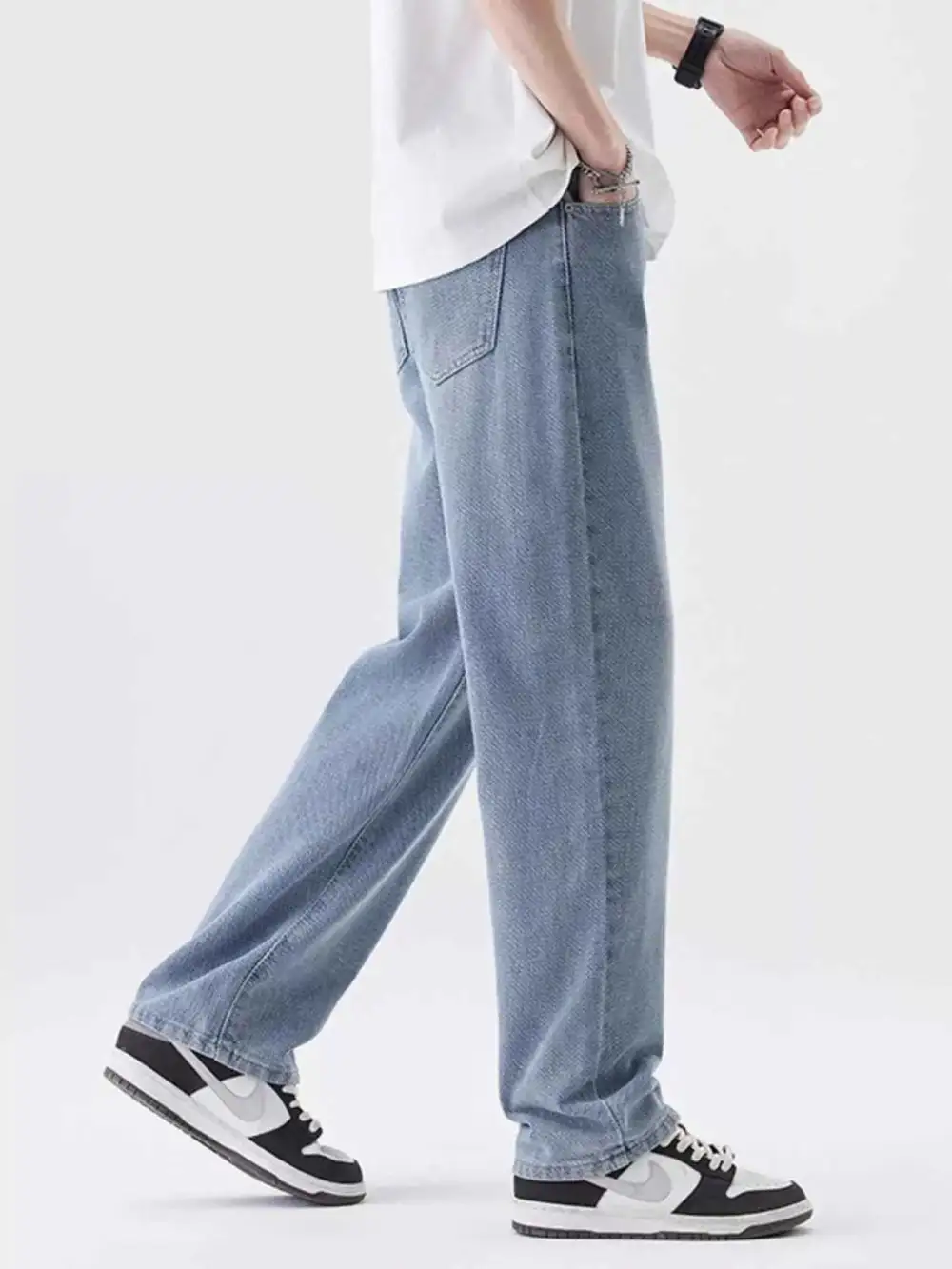 Relaxed Wide Leg Jeans
