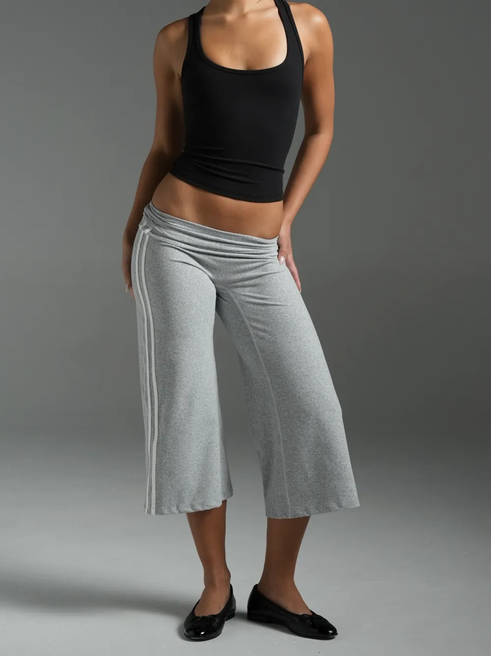 Wide-Leg Striped Scrunch-Detail Sculpting Capri Leggings