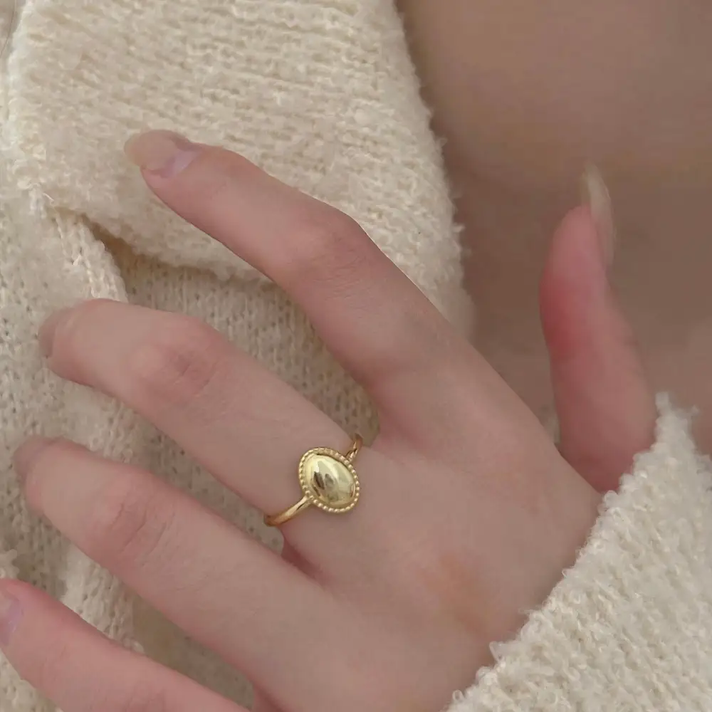 Minimal Oval Ring