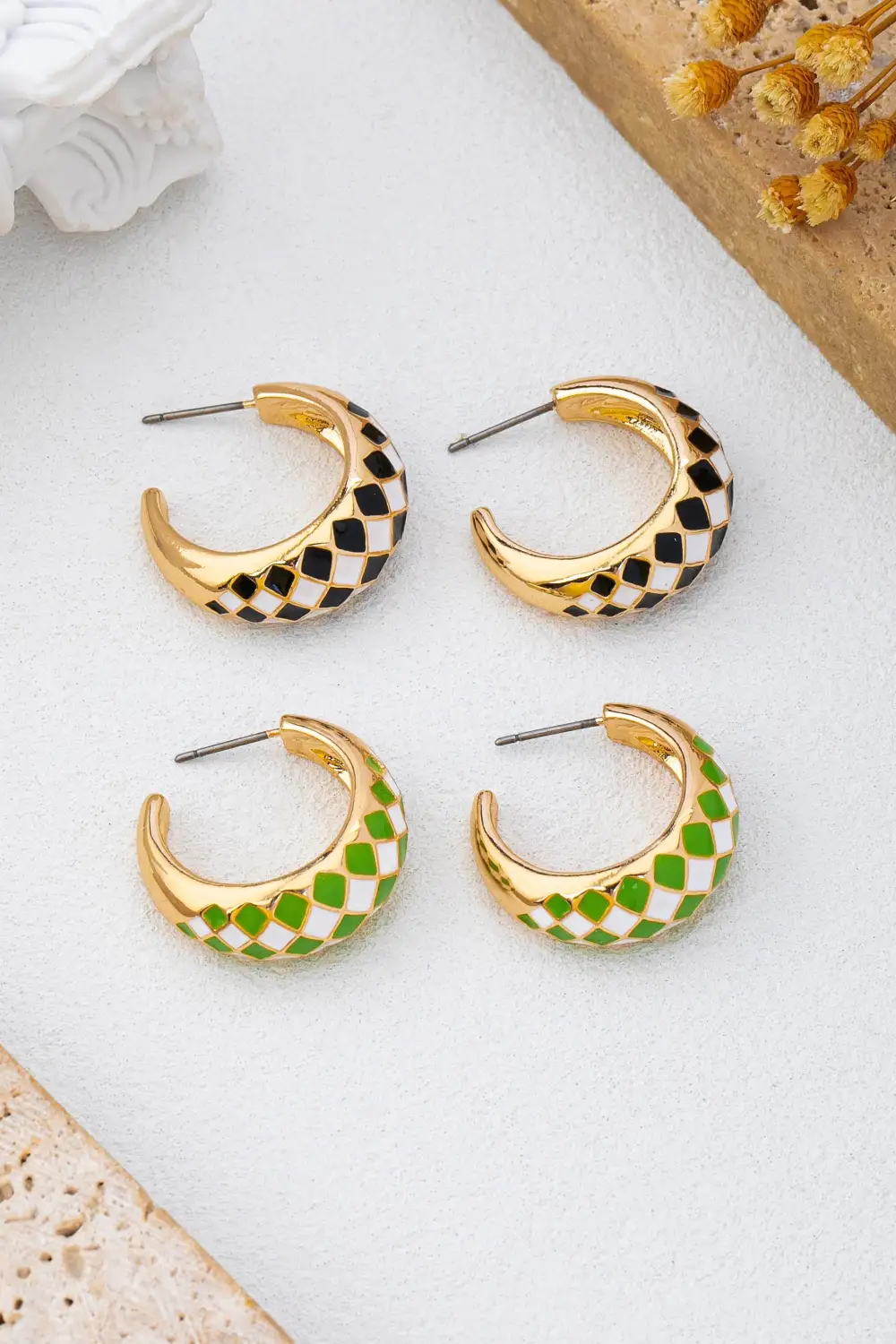 Checkered namel Hoop arring