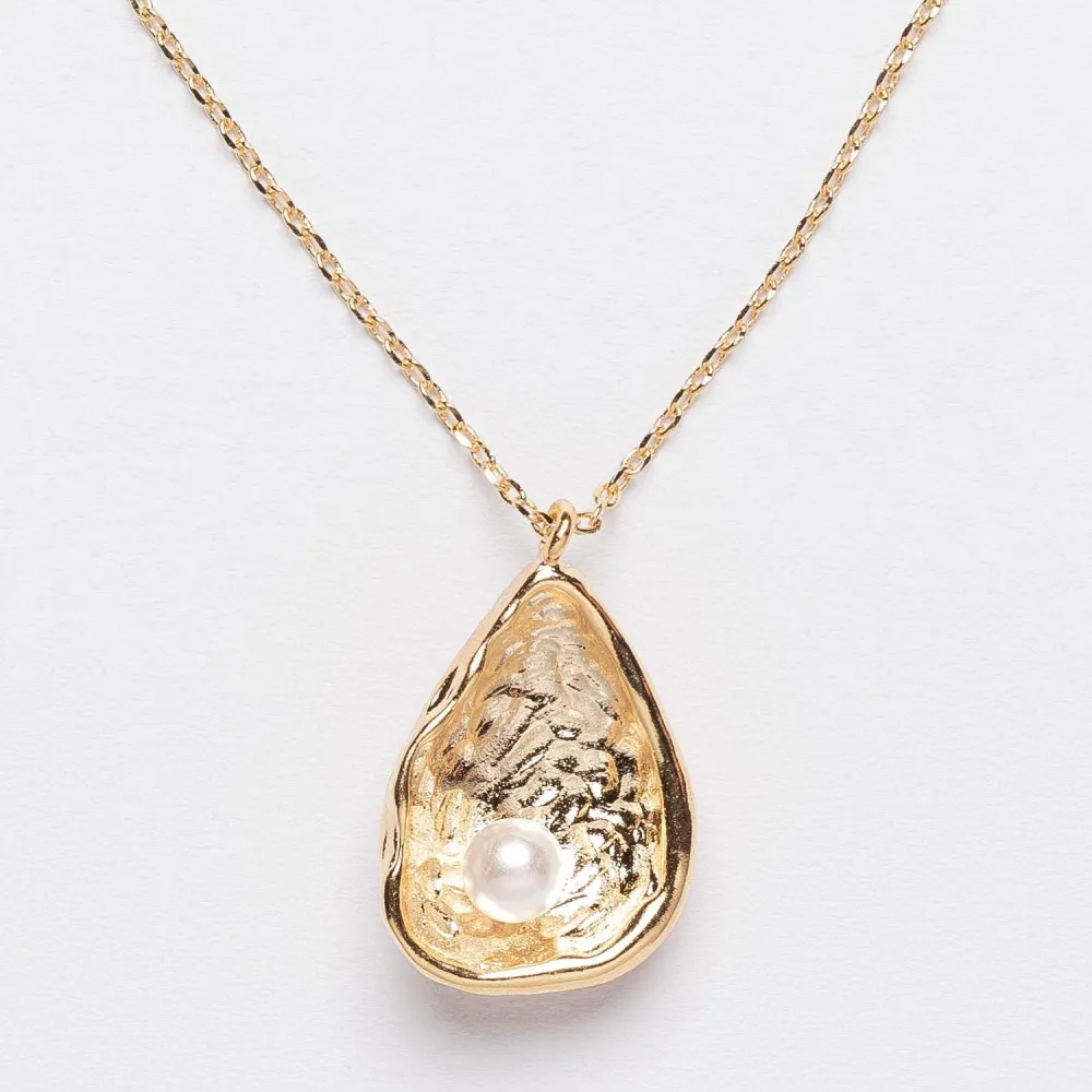 Gold Shell Pearl Necklace