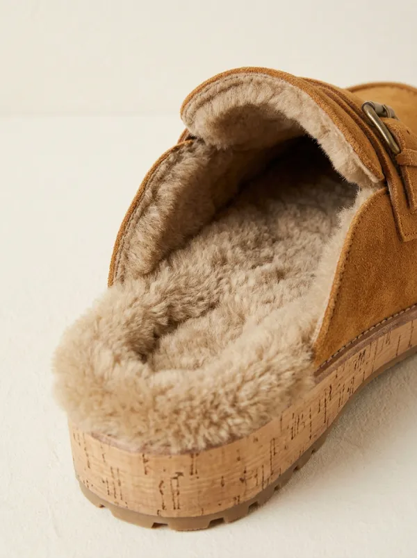 Women's Faux Fur Lined Buckle Detail Casual Suede Wood Sole Loafers