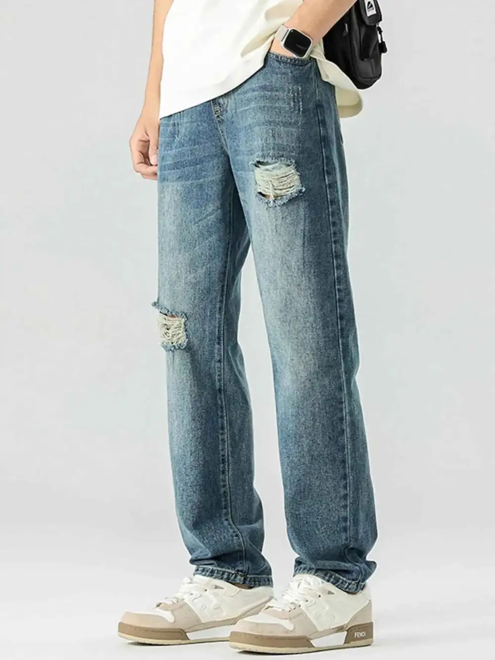 Distressed Relaxed Fit Jeans