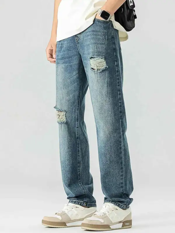 Distressed Relaxed Fit Jeans