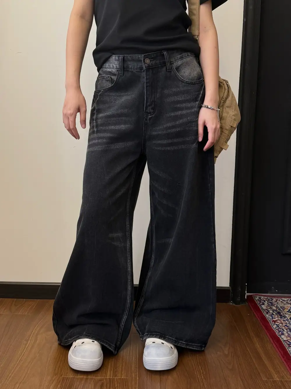 Wide Loose Cut Jeans