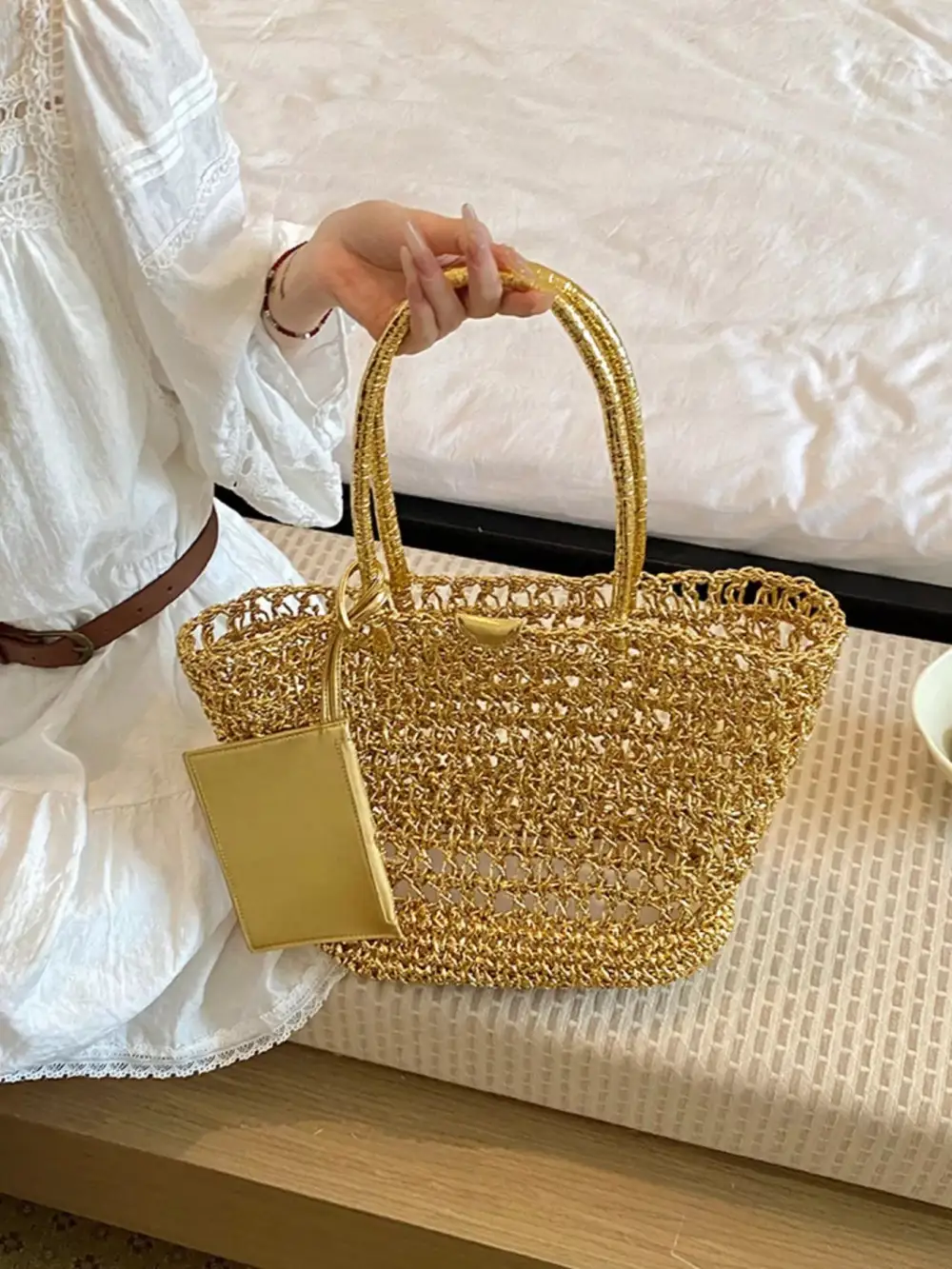 Women's Woven Straw Tote Bag