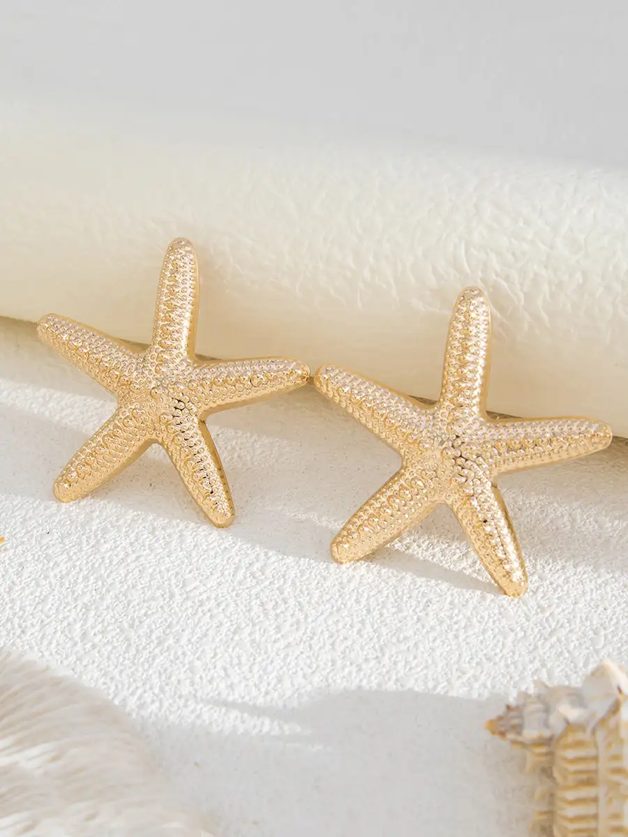Elegant Nature-Inspired Accent Earrings