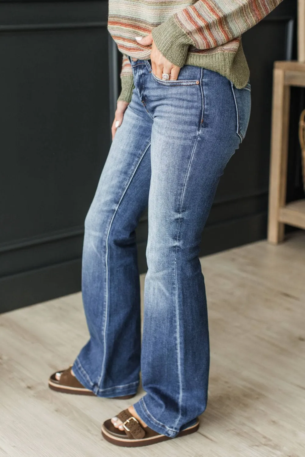 Low-Rise Flare Clean Finish Everyday Jeans