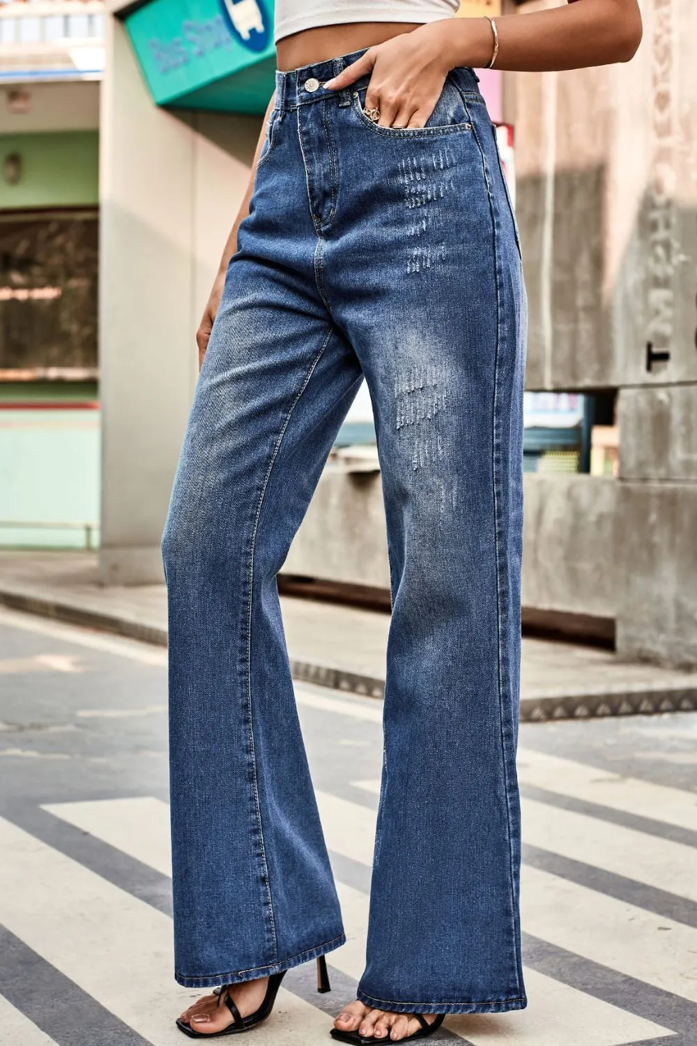 Buttoned Loose Fit Jeans With Pockets
