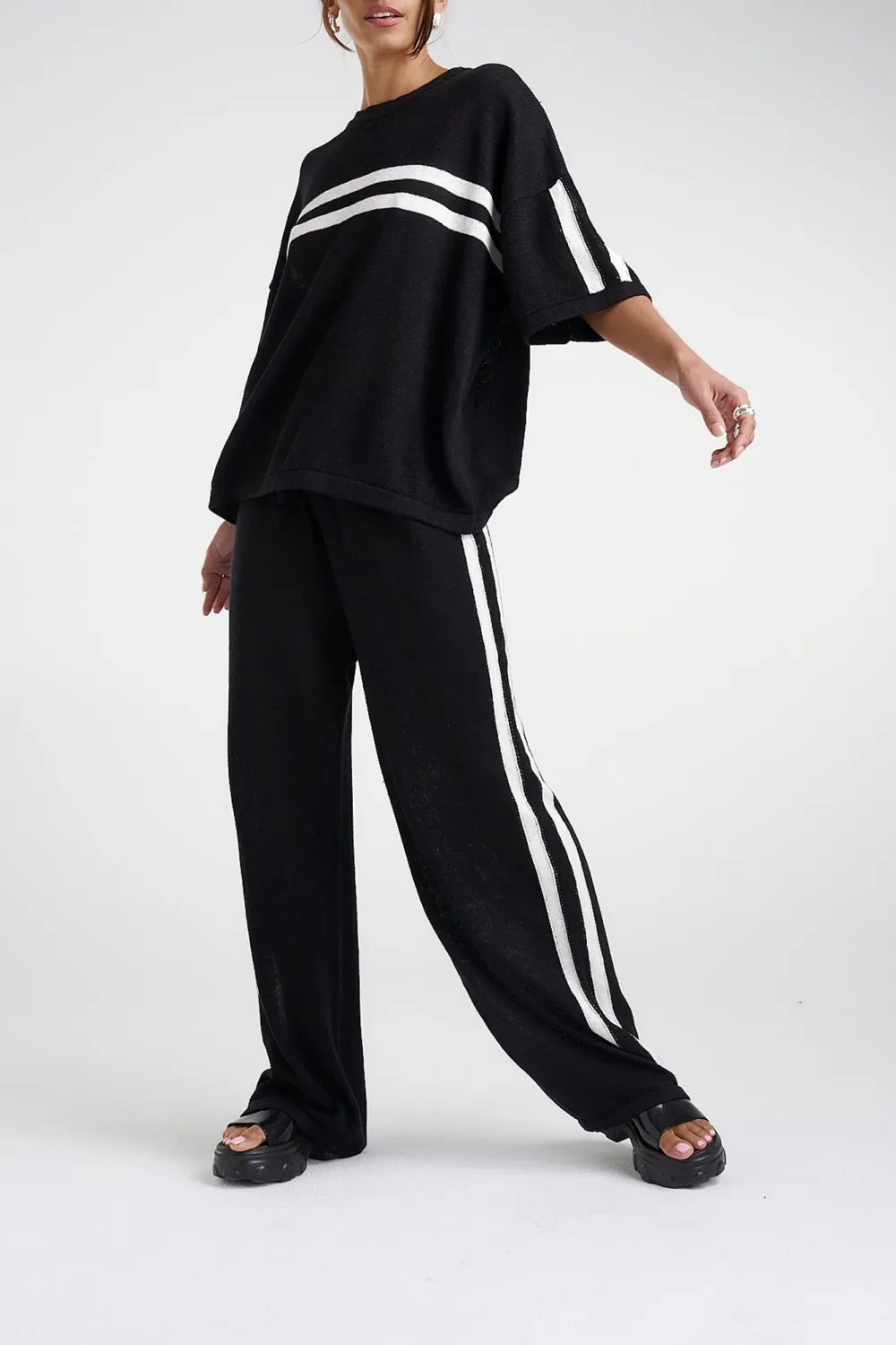 Simple Black With Cream Stripe Short-Sleeved Tees