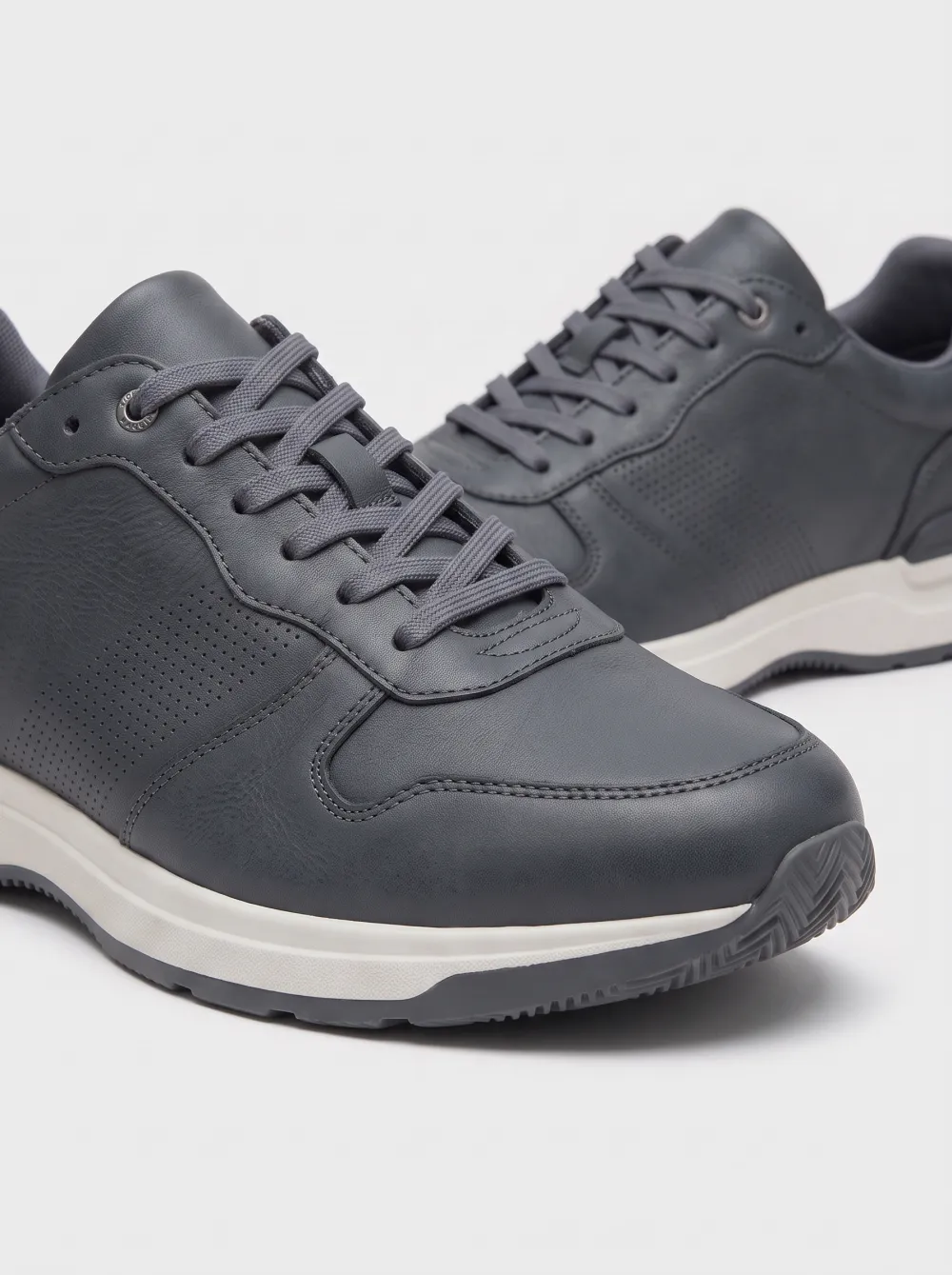 Low-Top Paneled Men's Athletic Sneakers