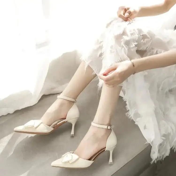 Bow-Detail Buckle-Detail Pointed-Toe Pumps