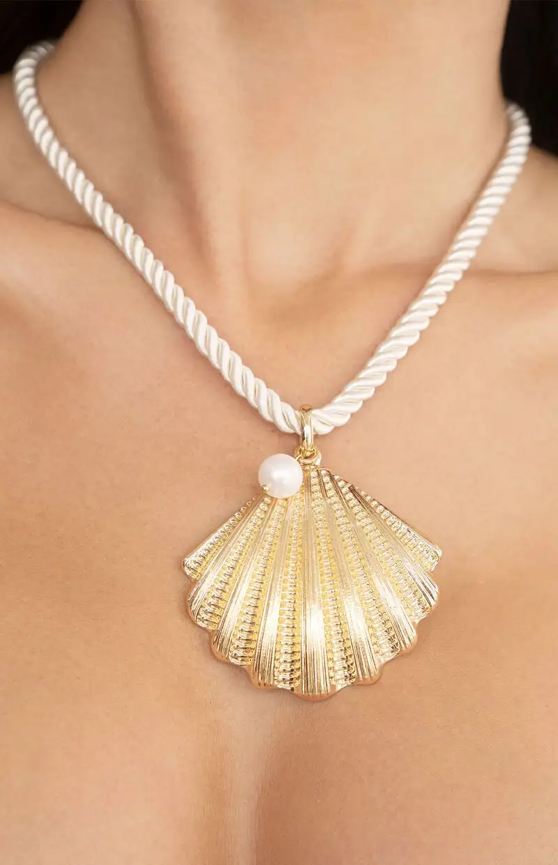 Ettika Scallop Shell Pendant Necklace